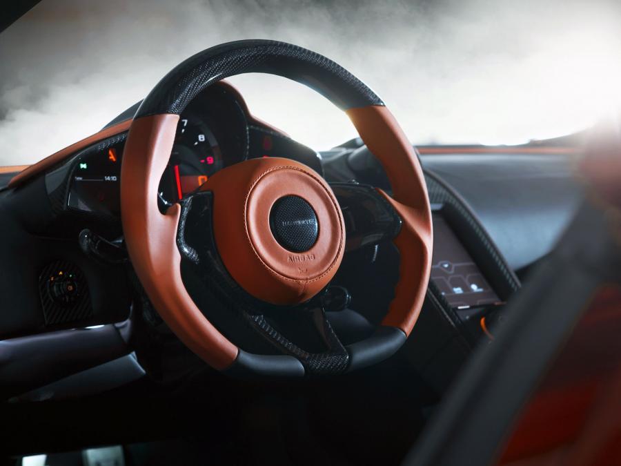  McLaren MP4-12C by Mansory 2012 года  (фото 10 из 17)